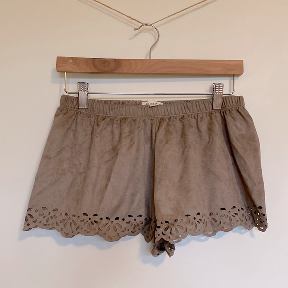 Arlene Shorts - Picture 1 of 3